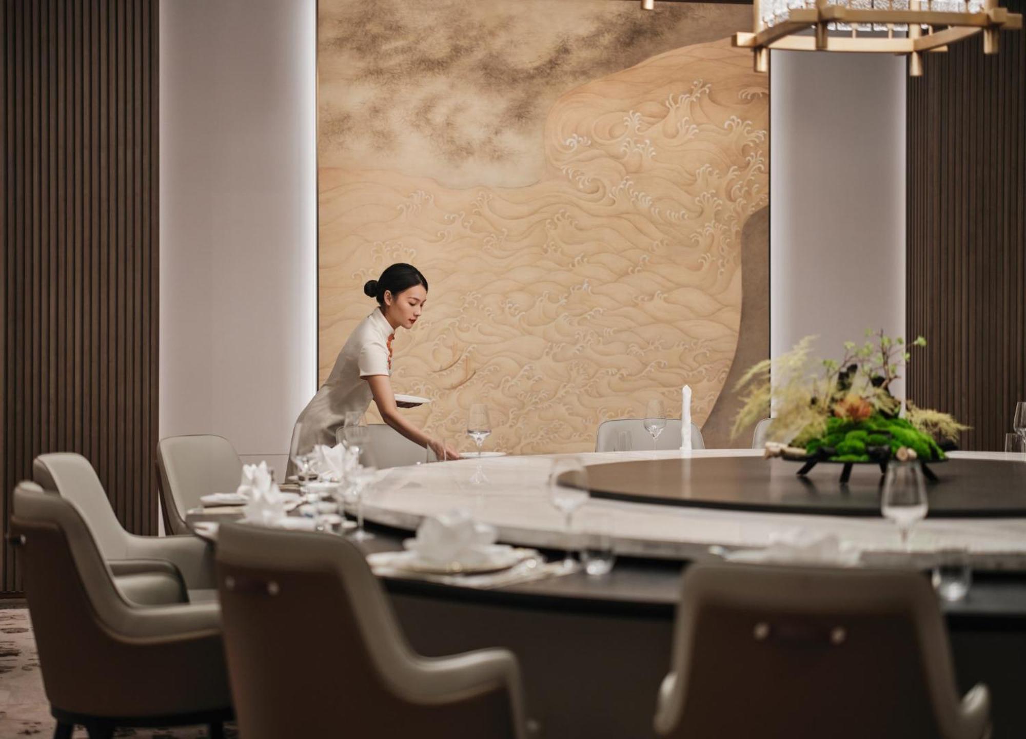 The Azure Ningbo, Vignette Collection Hotel Bagian luar foto